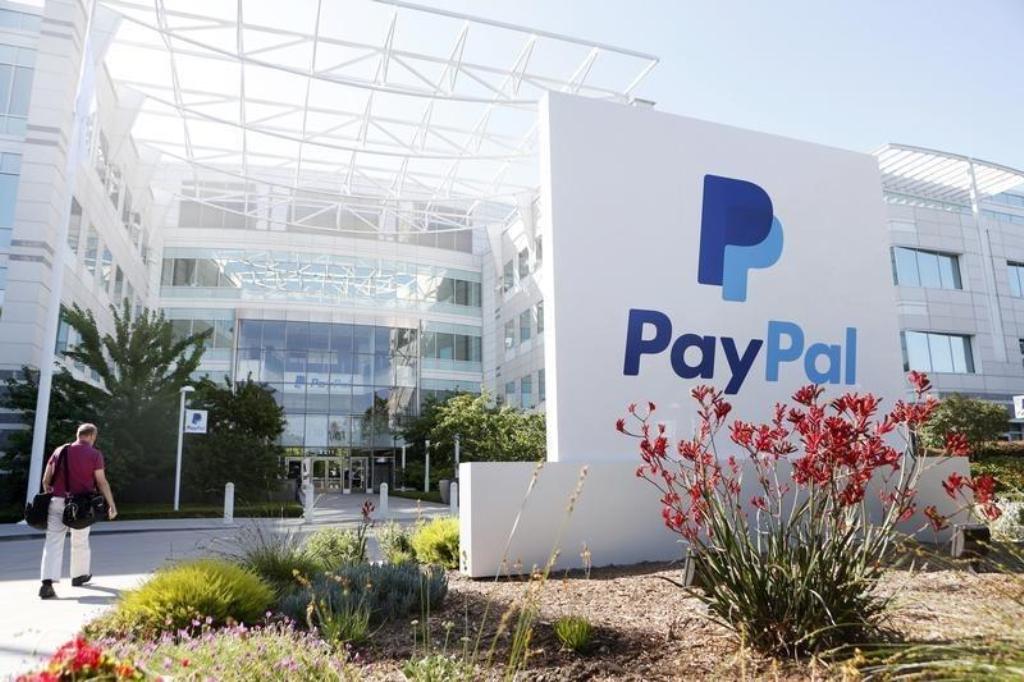 PayPal completes the purchase of GoPay