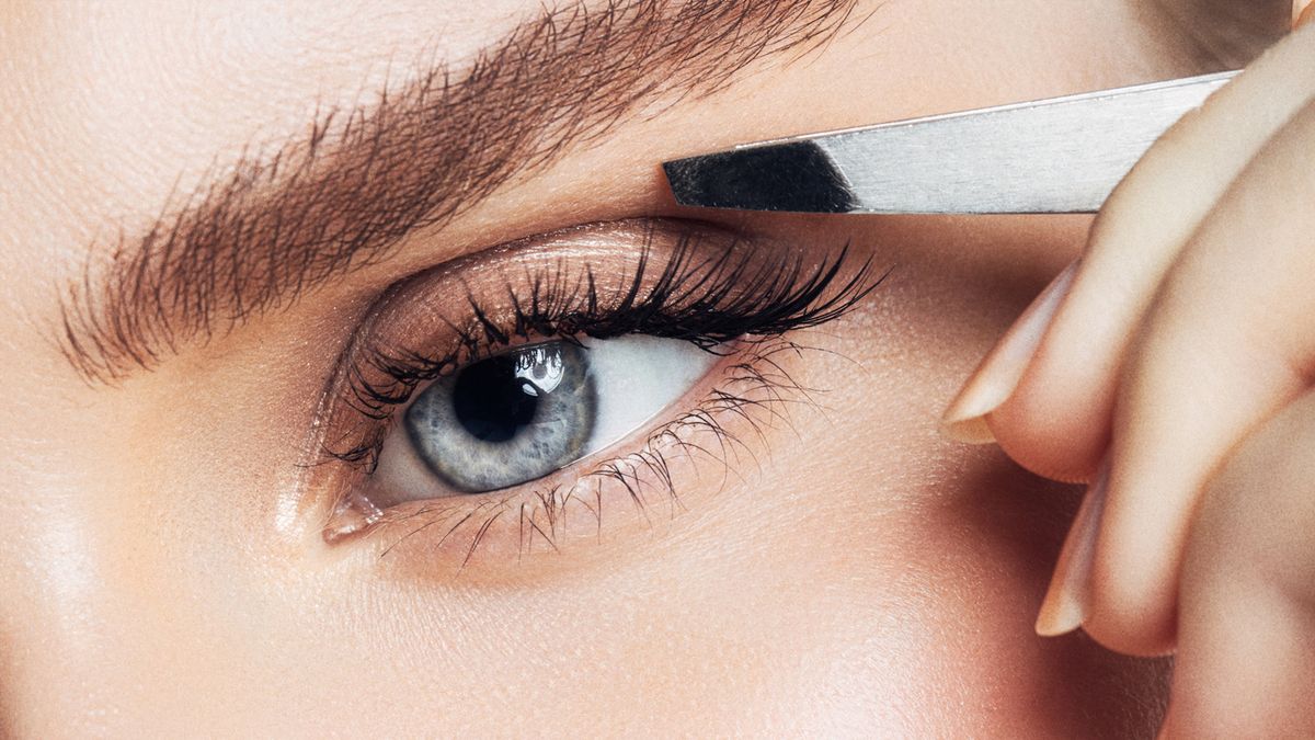 Removing Eyelash Extensions
